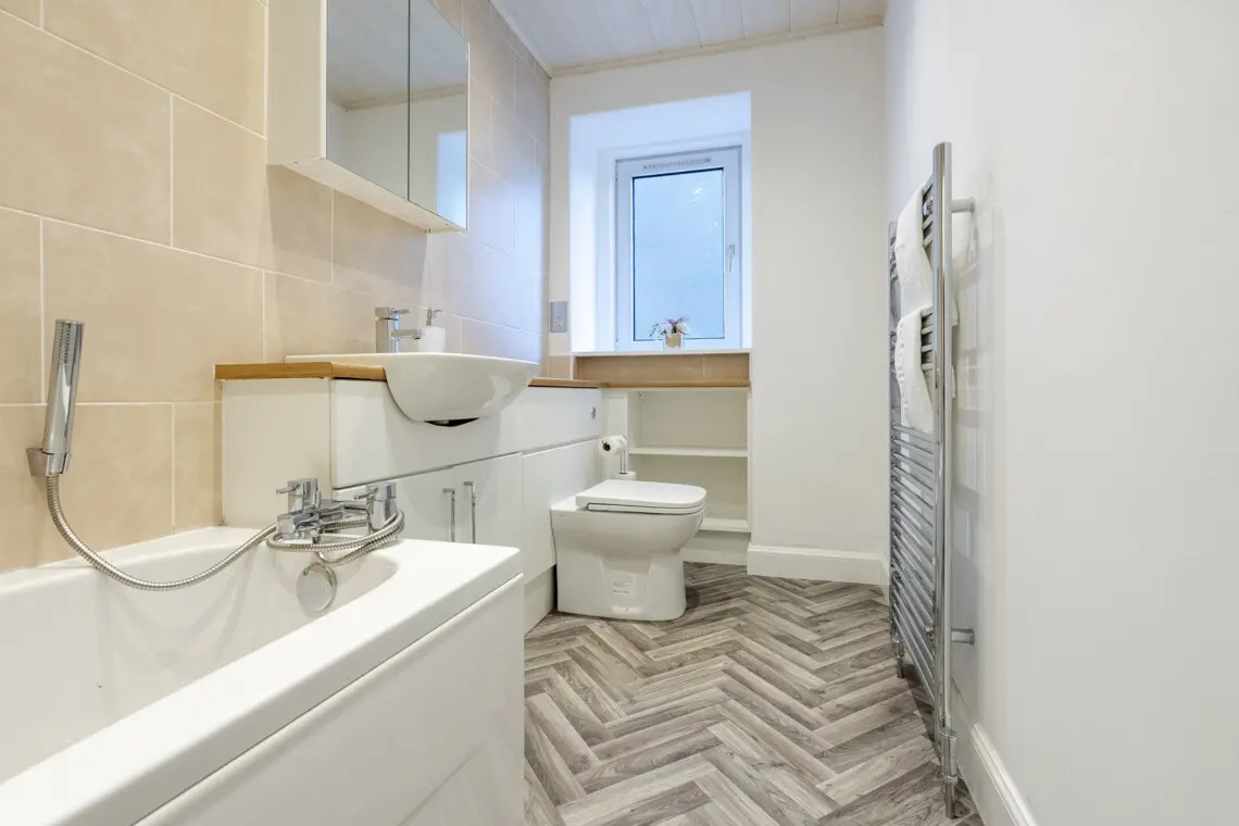 24528477d64d5d18e17f45100e5c9fef91cd04eca49becbdc68a0b65de98382a a2f108e735 v0.jpg