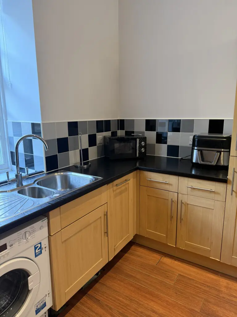 35dfde35dce3af108e494dda81b61de804510938baeb26c948af5b5d8fc5f8fe 5e95f3093e v0.jpg