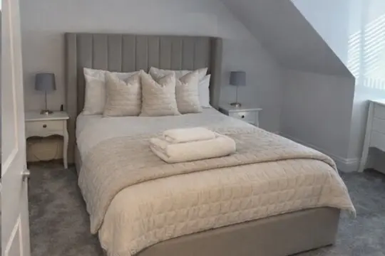 5099e81cd17b883b8143536b7e3be8865cbe79756bad1a069a829d40b2d9cfce 5e95f3093e v0.jpg