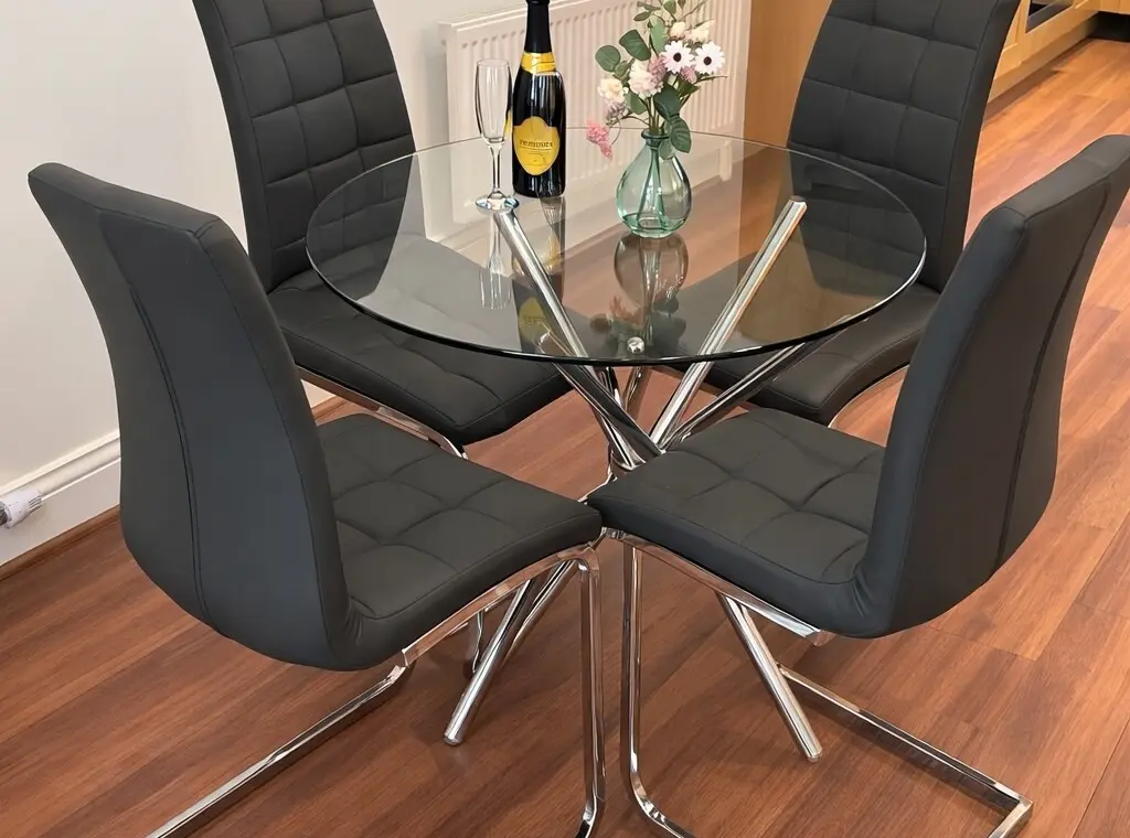 8e8666e3d64a1e560bc0a72dc36f953c5d8379d8c694cca81cb3355d87e9f41f 5e95f3093e v0.jpg